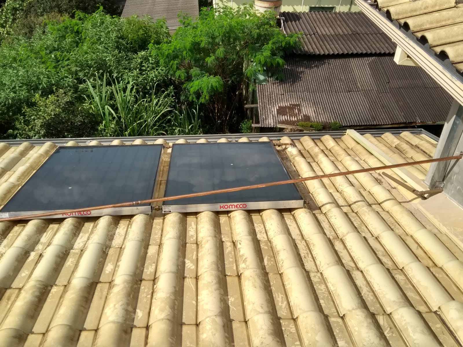 Módulos-de-aquecimento-sobre-telhado-cerâmico.